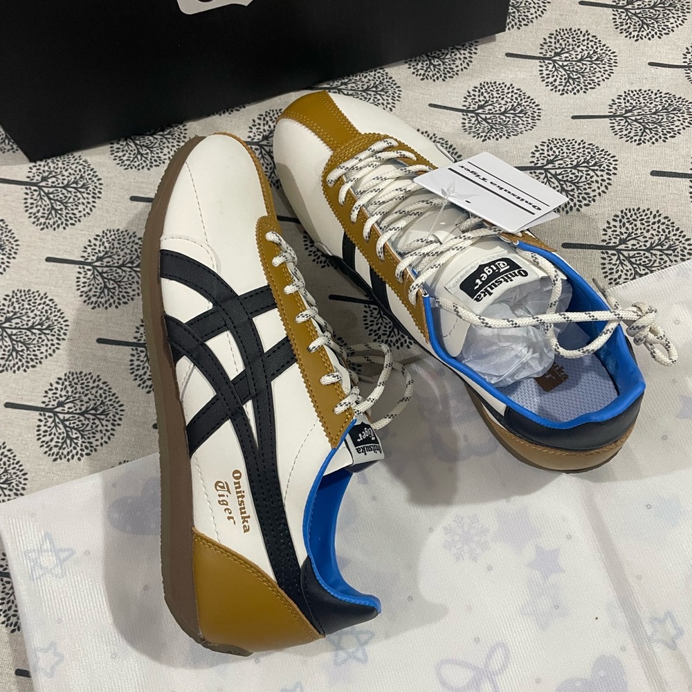 Onitsuka Tiger by Asics White/Black/Gold Retro Runner